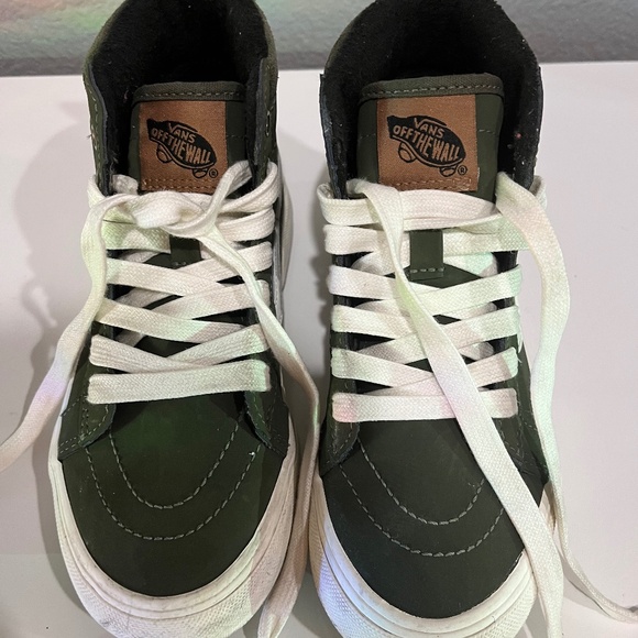 Vans - Picture 1 of 10